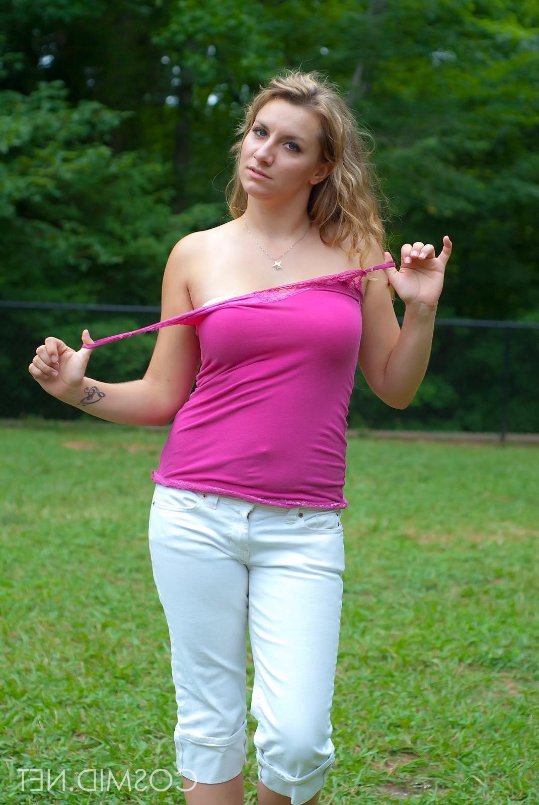 16P Pictures of Roxie flashing her perky boobs