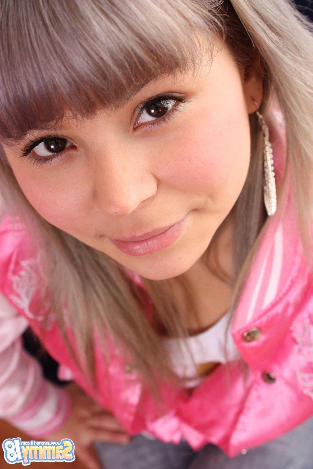 12P Pictures of teen nympho Sammy 18 showing her titties