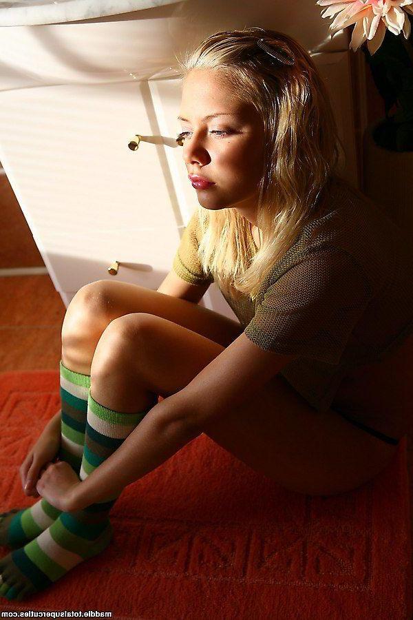 20P Pictures of teen hottie Maddie teasing in socks and flashing