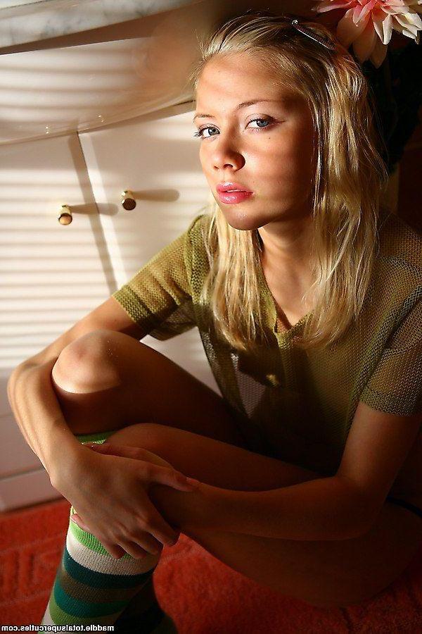 20P Pictures of teen hottie Maddie teasing in socks and flashing