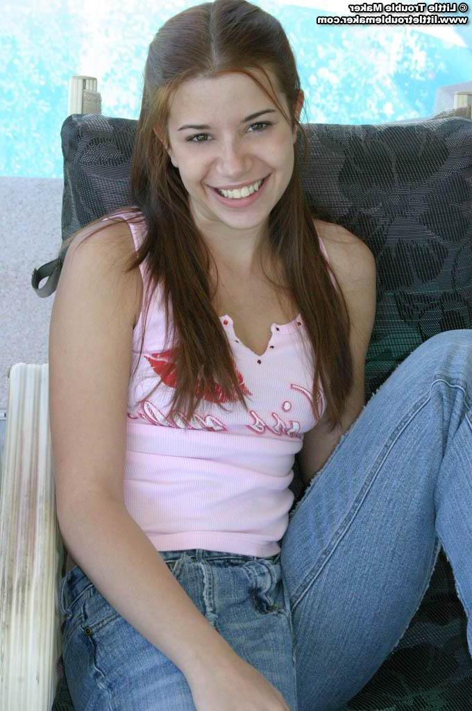 20P Pictures of Little Troublemaker and Tawnee Stone flashing outside