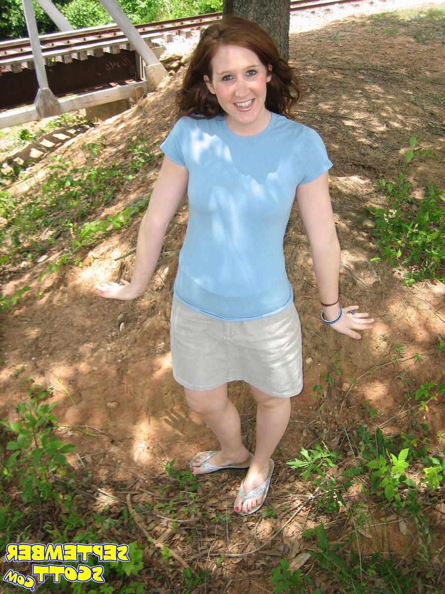16P Pictures of teen babe September Scott flashing outside