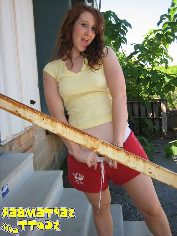 20P Pictures of teen slut September Scott flashing outside