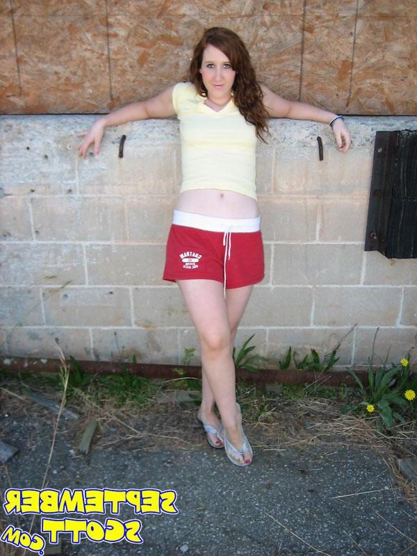 20P Pictures of teen slut September Scott flashing outside