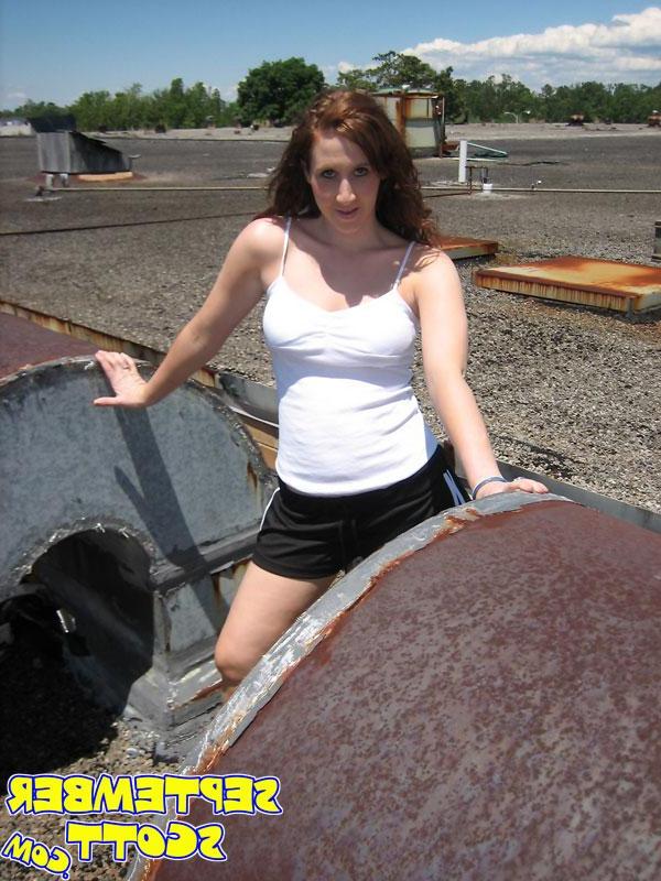 20P Pictures of September Scott flashing outside