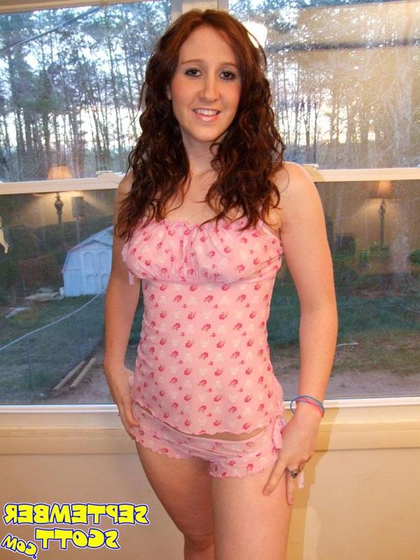 20P Pictures of September Scott spreading her legs