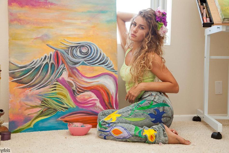 8P Artsy girl Serina Cardoni shows you her sexy body at home