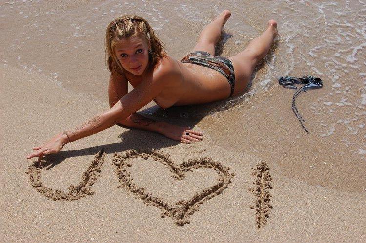 20P Pictures of Sexy Lette flashing on the beach