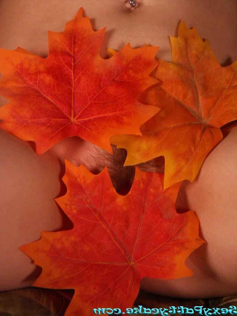 16P Pictures of teen girl Pattycake getting ready for the fall