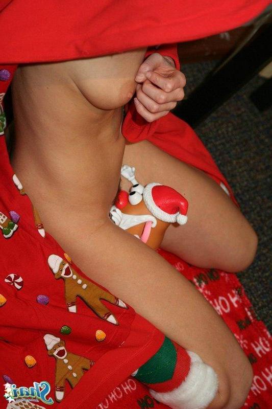 16P Pictures of Shai West opening her gifts on xmas morning