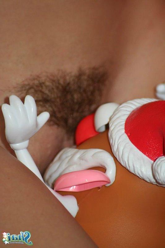 16P Pictures of Shai West opening her gifts on xmas morning