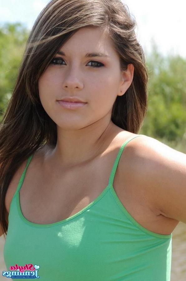12P Brunette coed Shyla Jennings flashes in her green tank top in the field