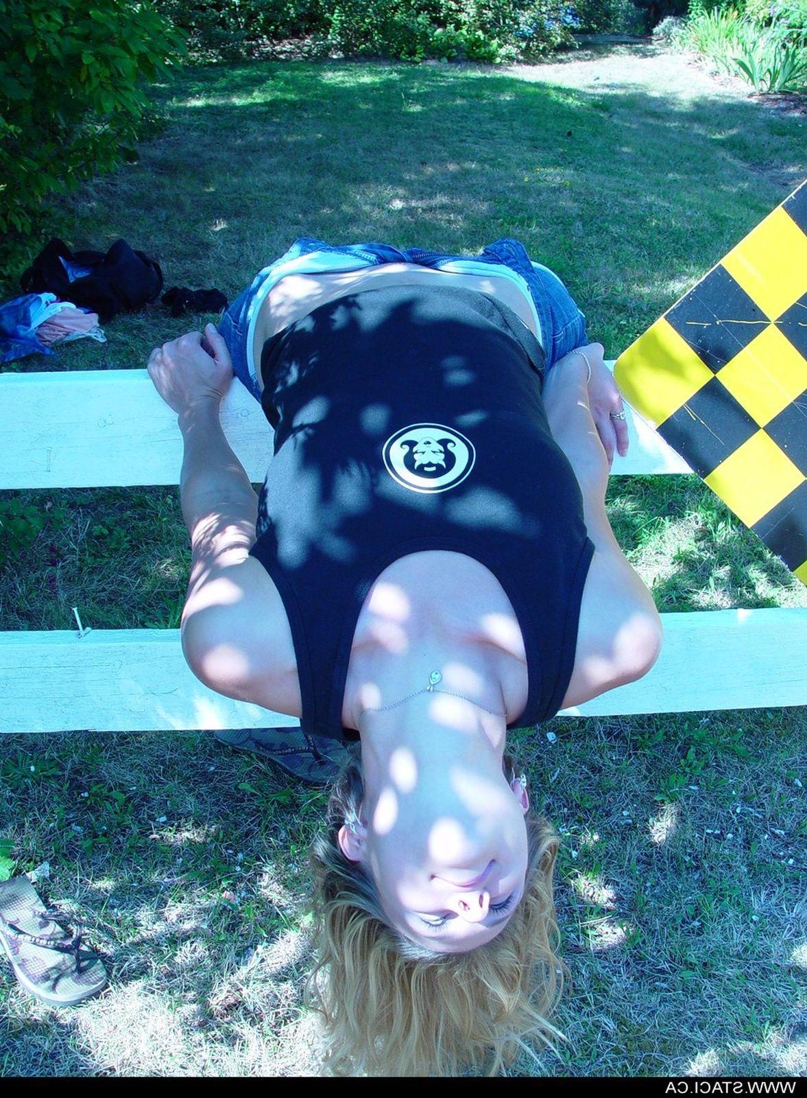 20P Pictures of teen girl Staci.ca flashing you outside