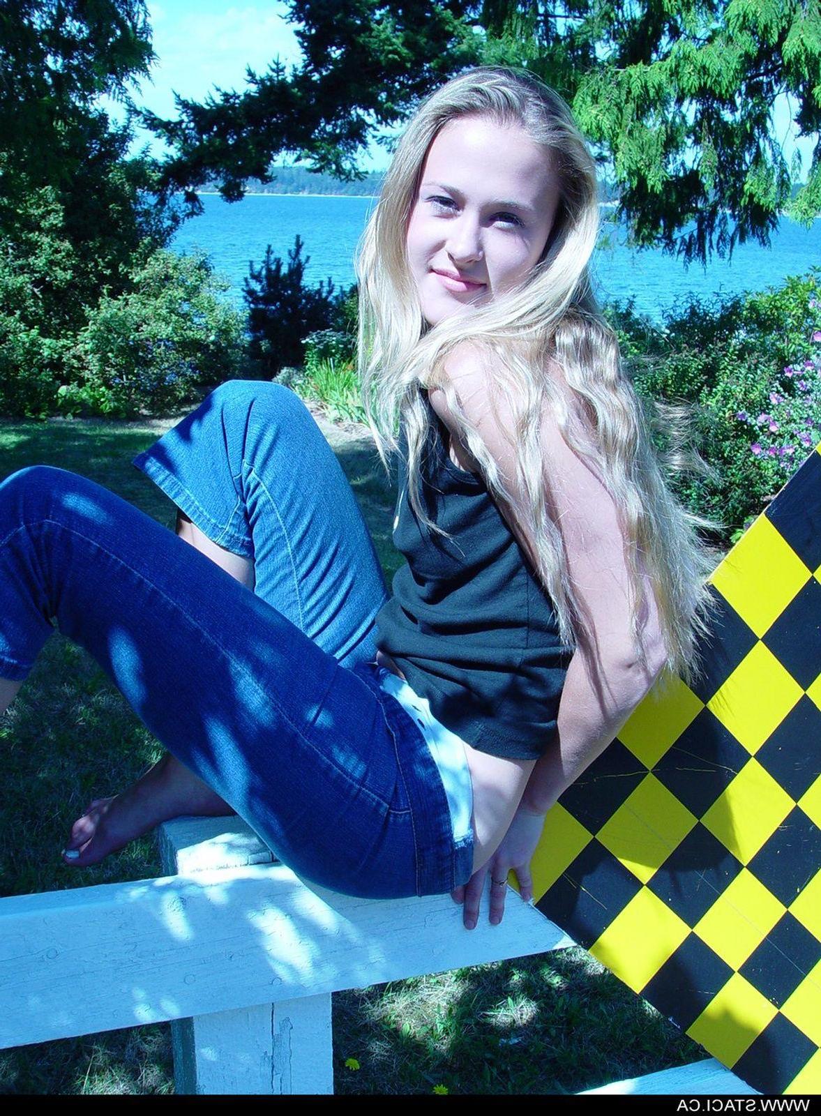 20P Pictures of teen girl Staci.ca flashing you outside