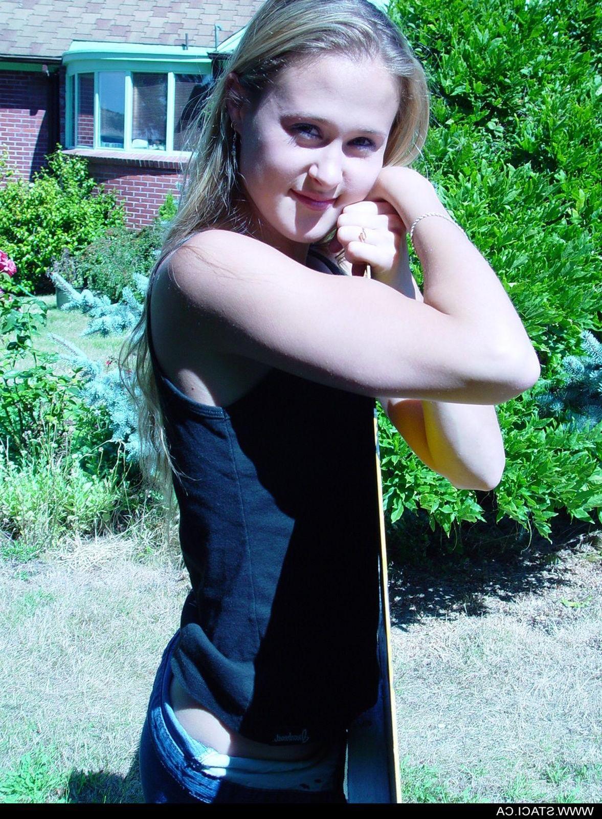 20P Pictures of teen girl Staci.ca flashing you outside