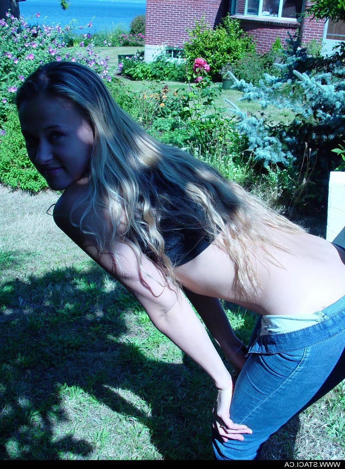 20P Pictures of teen girl Staci.ca flashing you outside