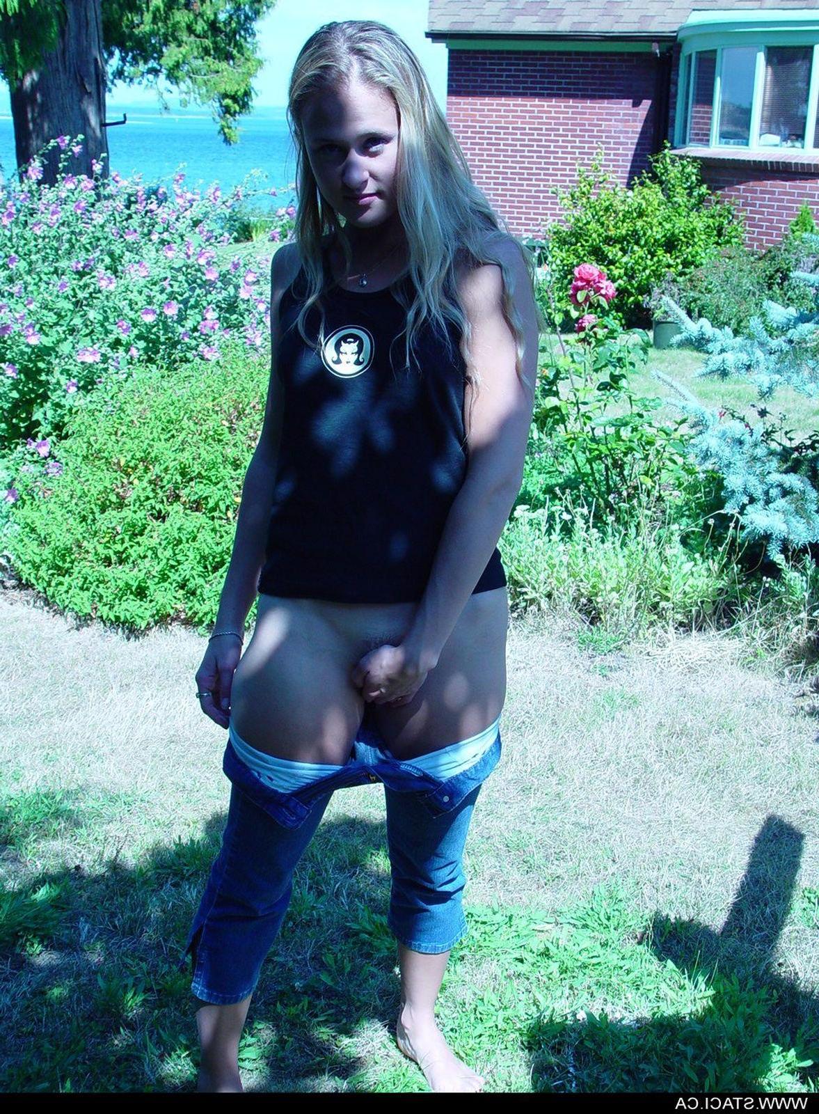 20P Pictures of teen girl Staci.ca flashing you outside