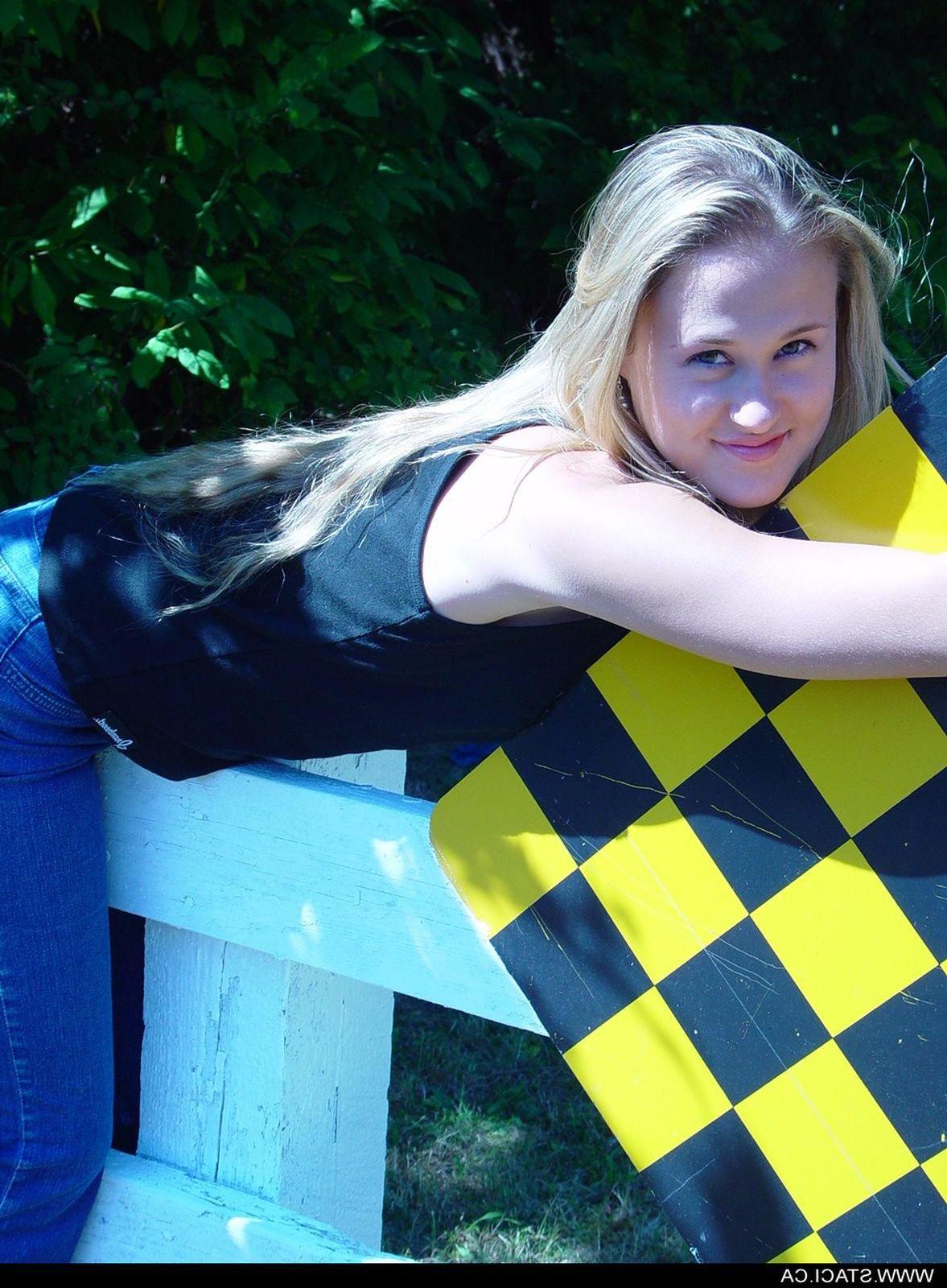 20P Pictures of teen girl Staci.ca flashing you outside