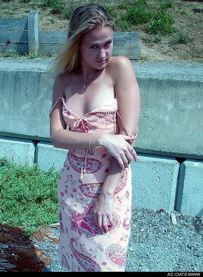 20P Pictures of teen cutie Staci.ca flashing outside