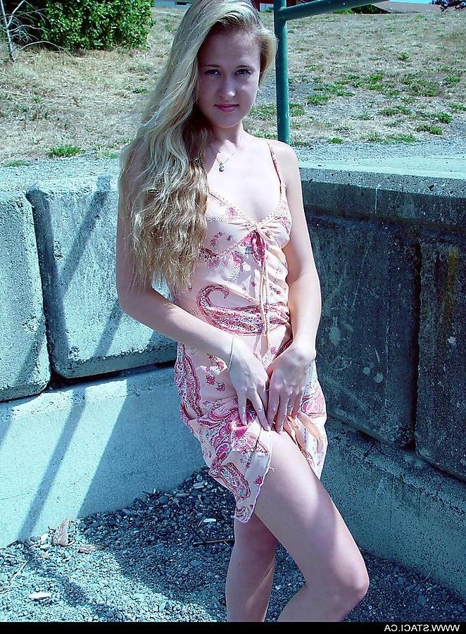 20P Pictures of teen cutie Staci.ca flashing outside