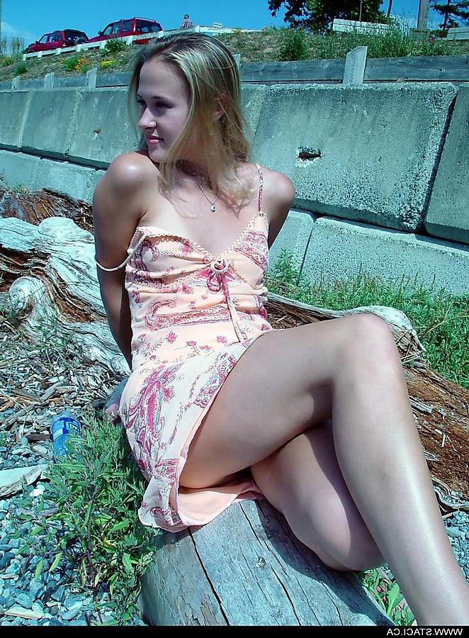 20P Pictures of teen cutie Staci.ca flashing outside