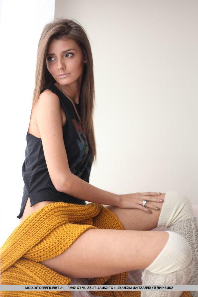 16P Brunette hottie Sunshine spreads her legs while wearing long warm socks