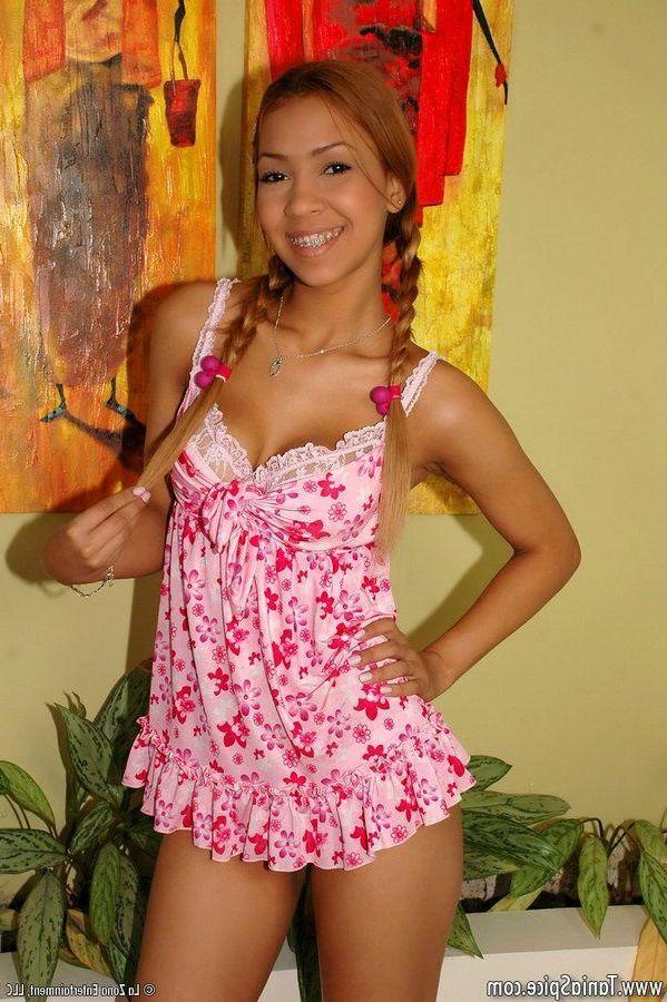 15P Pictures of teen girl Tania Spice fucking herself with a huge dildo