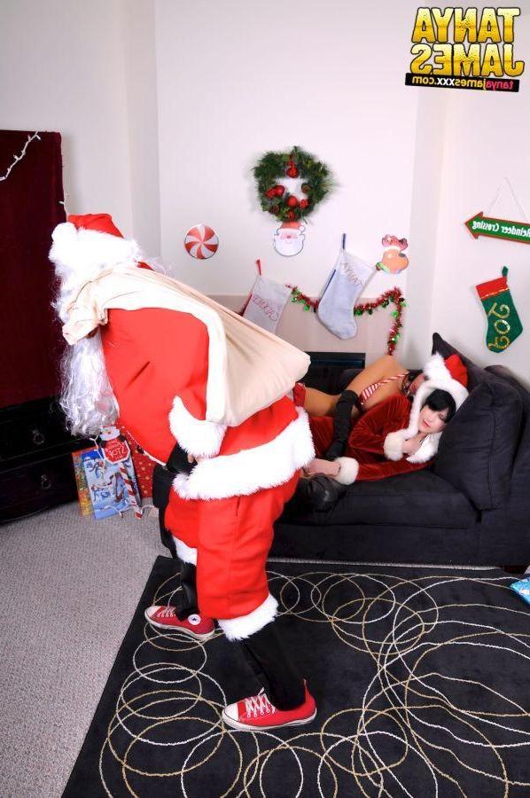 15P Pics of Tanya James opening her Christmas gift