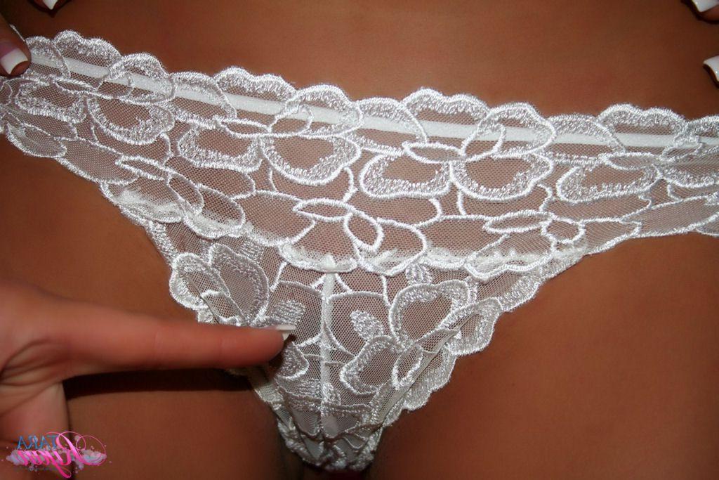 20P Pictures of teen model Tara Ryan flashing with her girlfriend