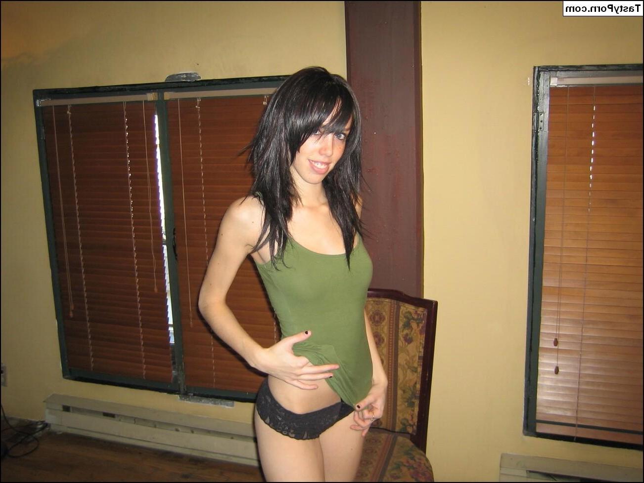 20P Pictures of Tasty Julie spreading her legs so you can get at her wet pussy