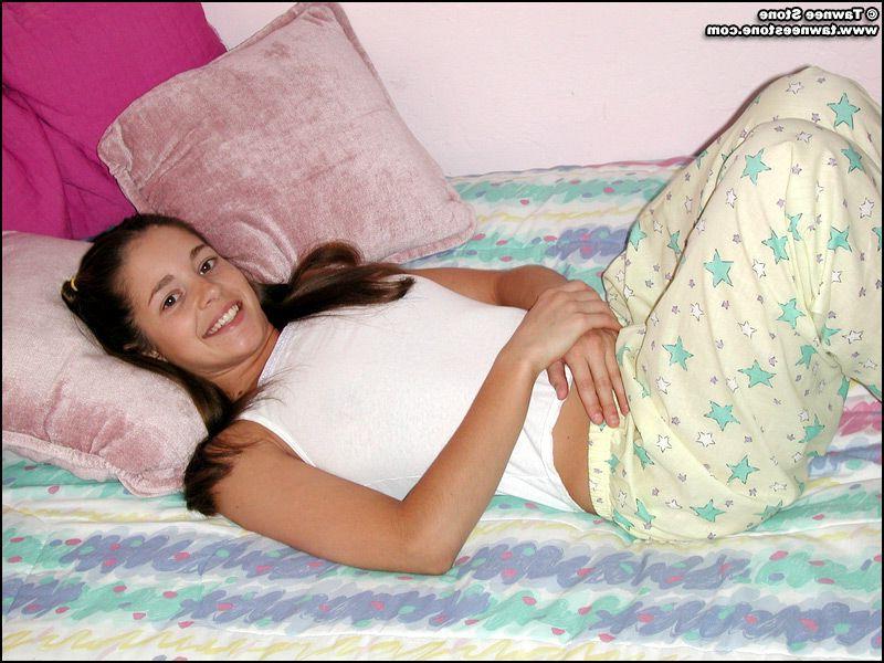 20P Pictures of teen girl Tawnee Stone slipping out of her pajamas