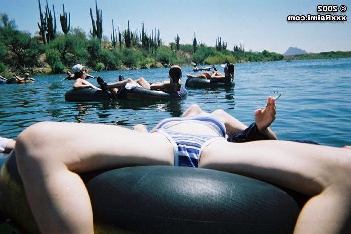 20P Pictures of Raimi and Taylor flashing their pussies on a raft