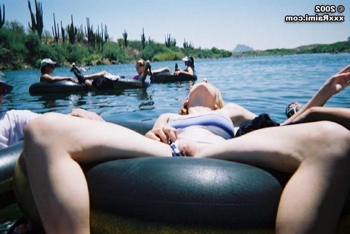 20P Pictures of Raimi and Taylor flashing their pussies on a raft