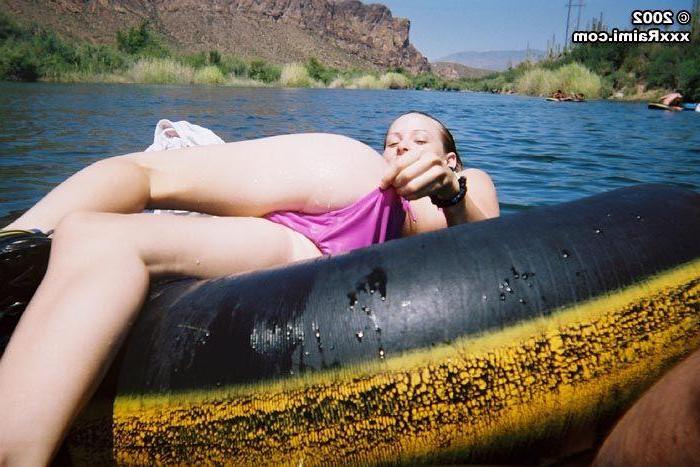 20P Pictures of Raimi and Taylor flashing their pussies on a raft