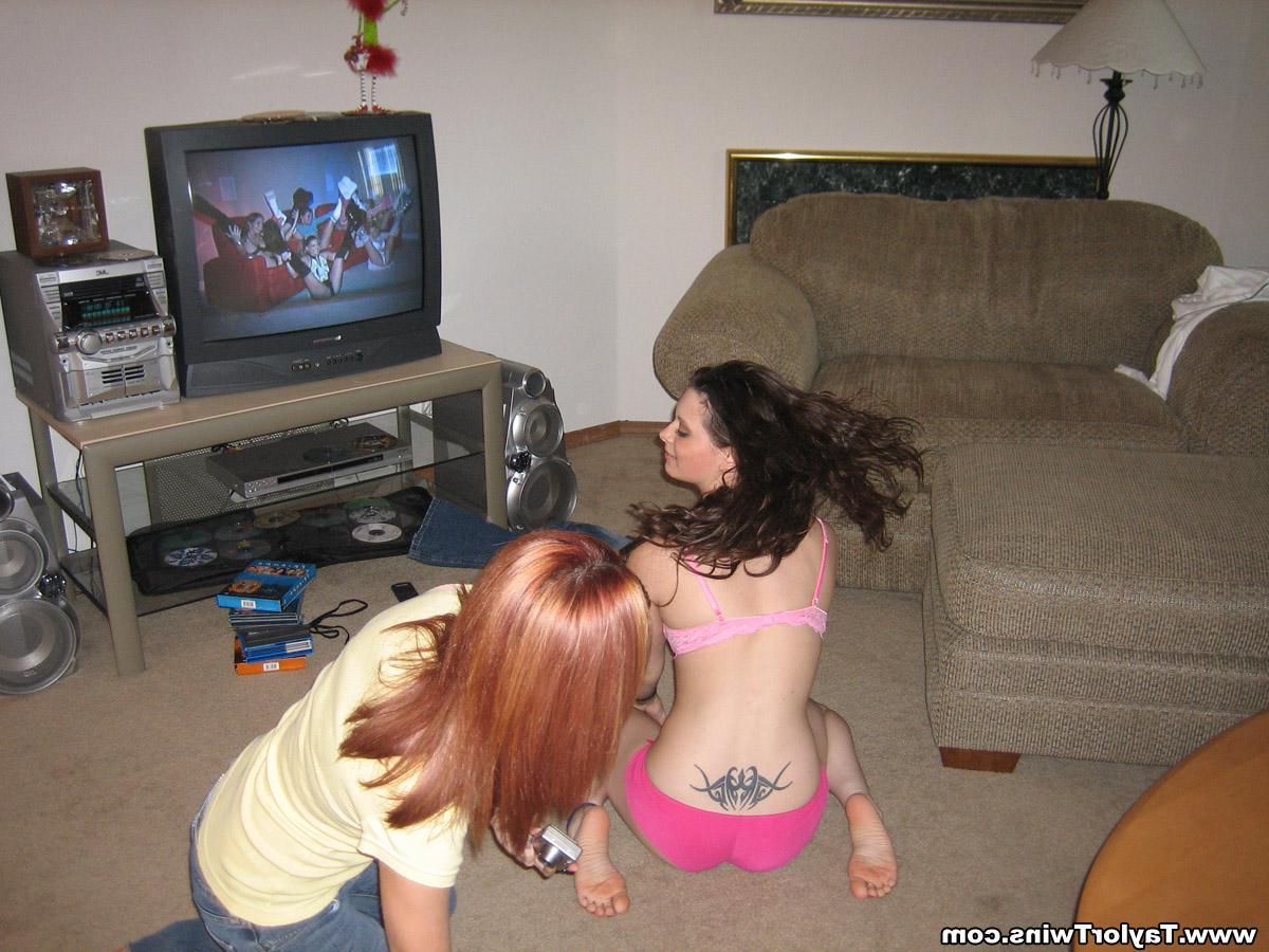 15P Pictures of Taylor Twins playing with a girlfriend