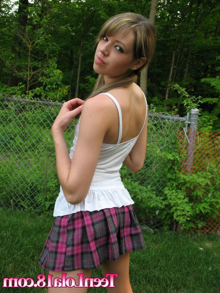 15P Pictures of a hot schoolgirl flashing outside