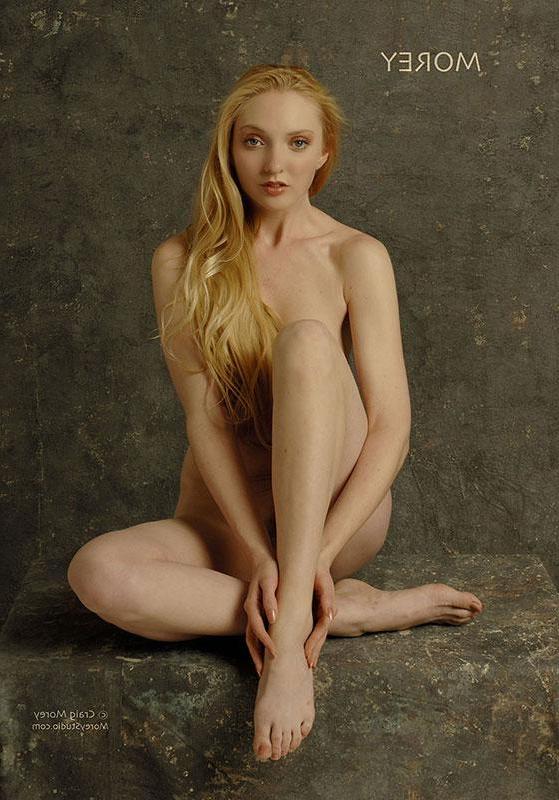 12P Blonde model Tiana shows you her fully nude body in the studio