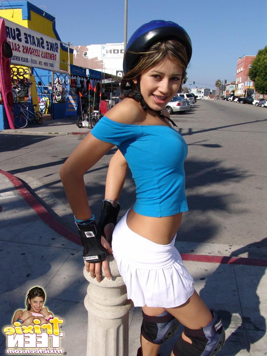16P Pictures of teen cutie Trixie Teen flashing outside