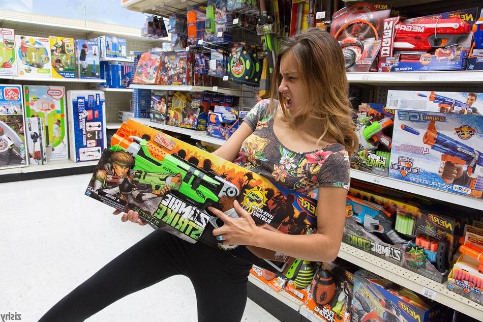 8P Pretty teen Uma Jolie gets naughty at a store