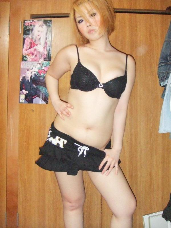 16P Naughty alternative chicks like showing off their hot bodies