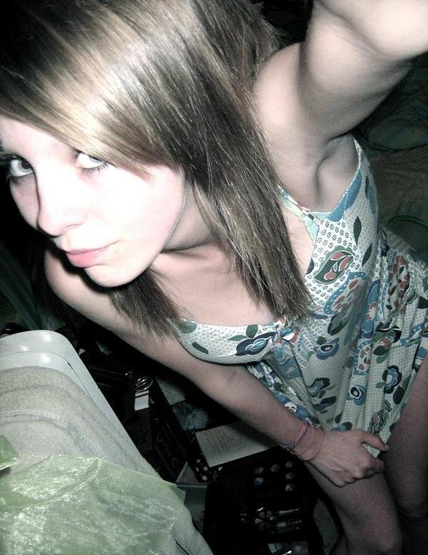 16P Naughty alternative chicks like showing off their hot bodies