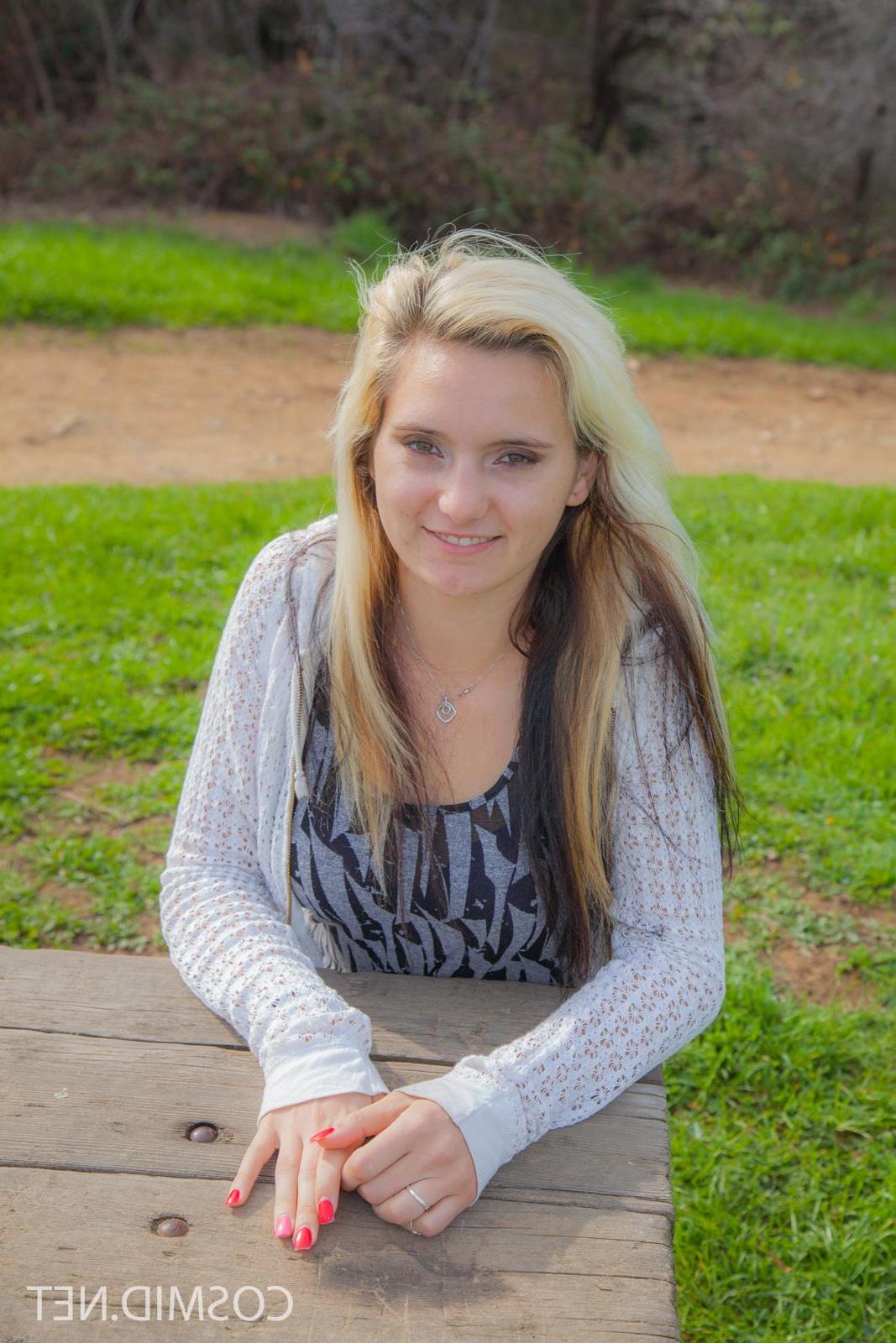 16P Blonde coed Desiree Bell strips outside in her first set