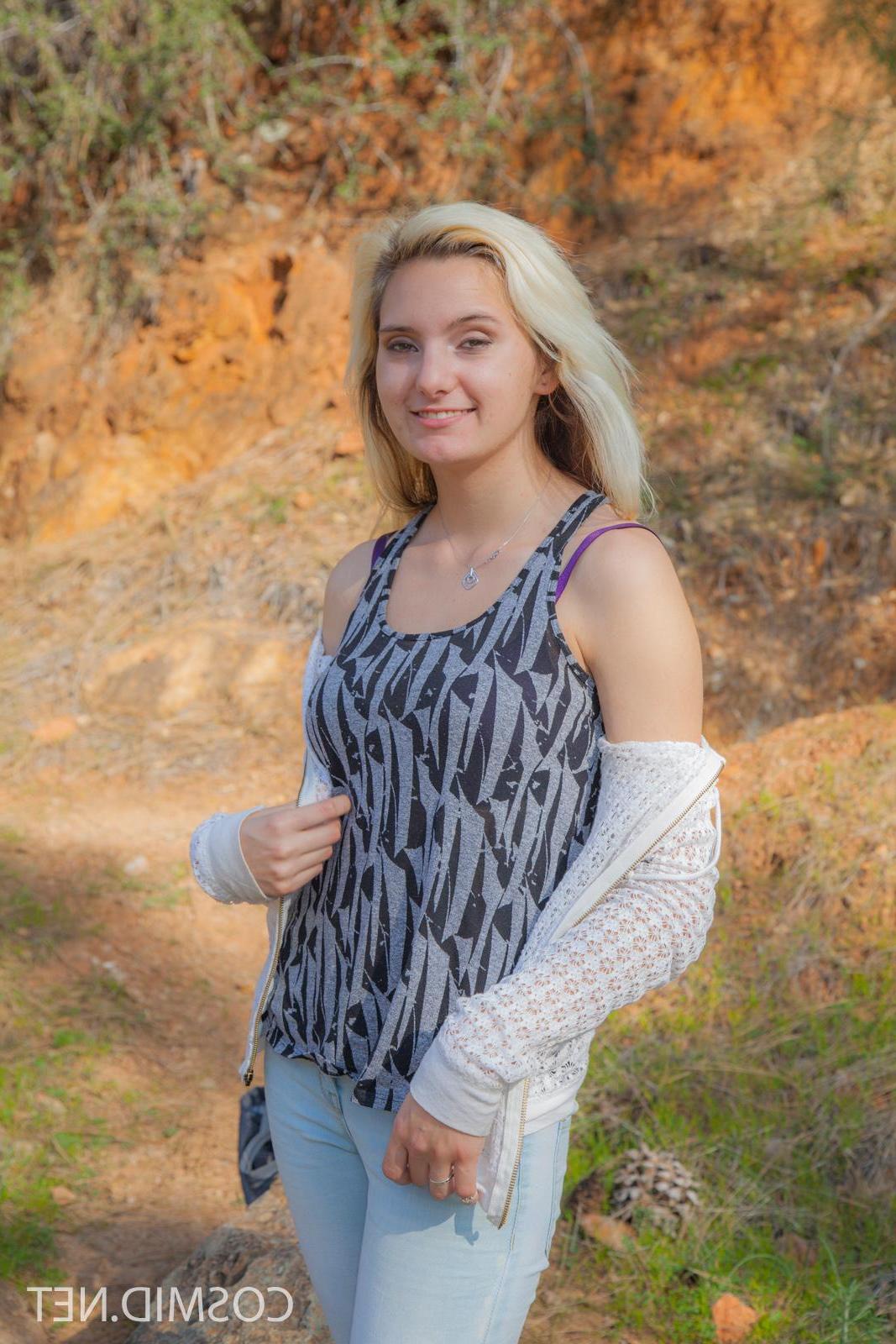 16P Blonde coed Desiree Bell strips outside in her first set