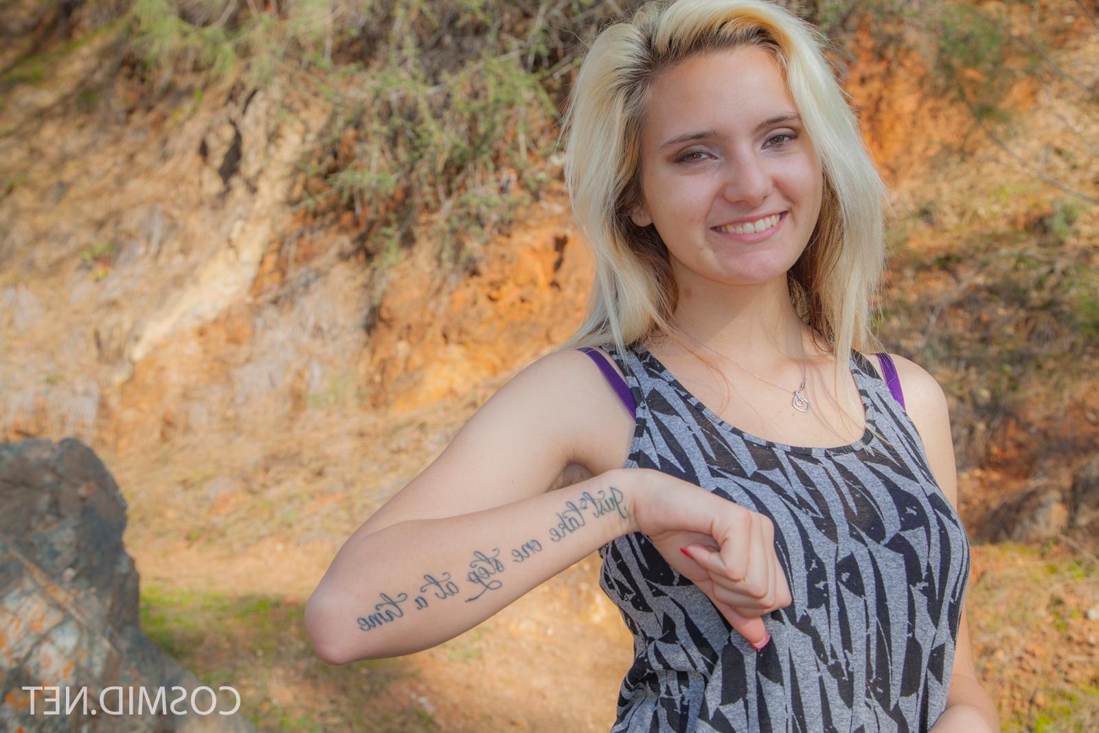 16P Blonde coed Desiree Bell strips outside in her first set