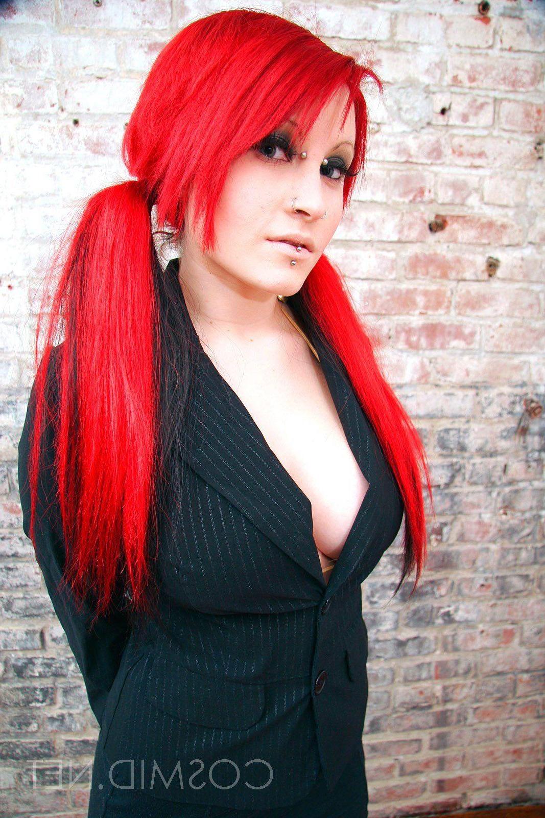 16P Pictures of a redhead girl showing her big boobies