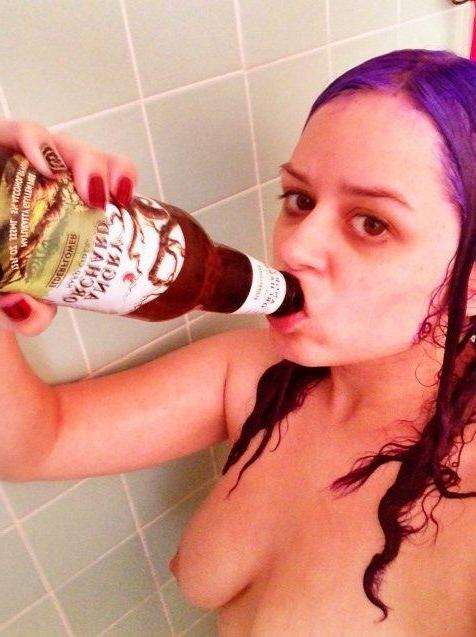 15P Hot college girls go wild on spring break