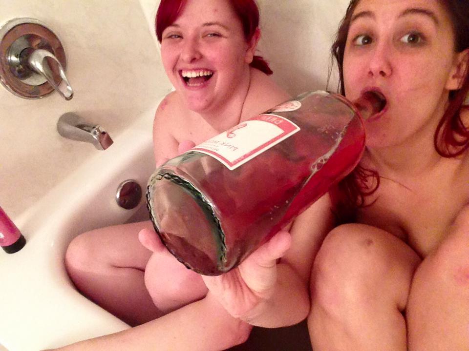 15P Hot college girls go wild on spring break