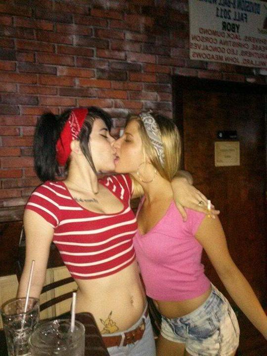 15P Hot college girls go wild on spring break