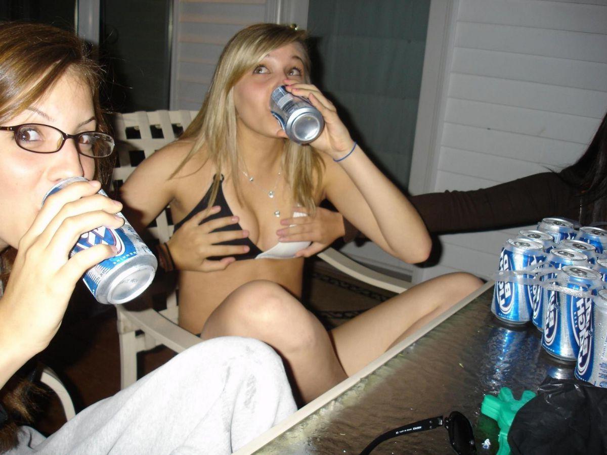 15P Super hot college girls go wild on spring break