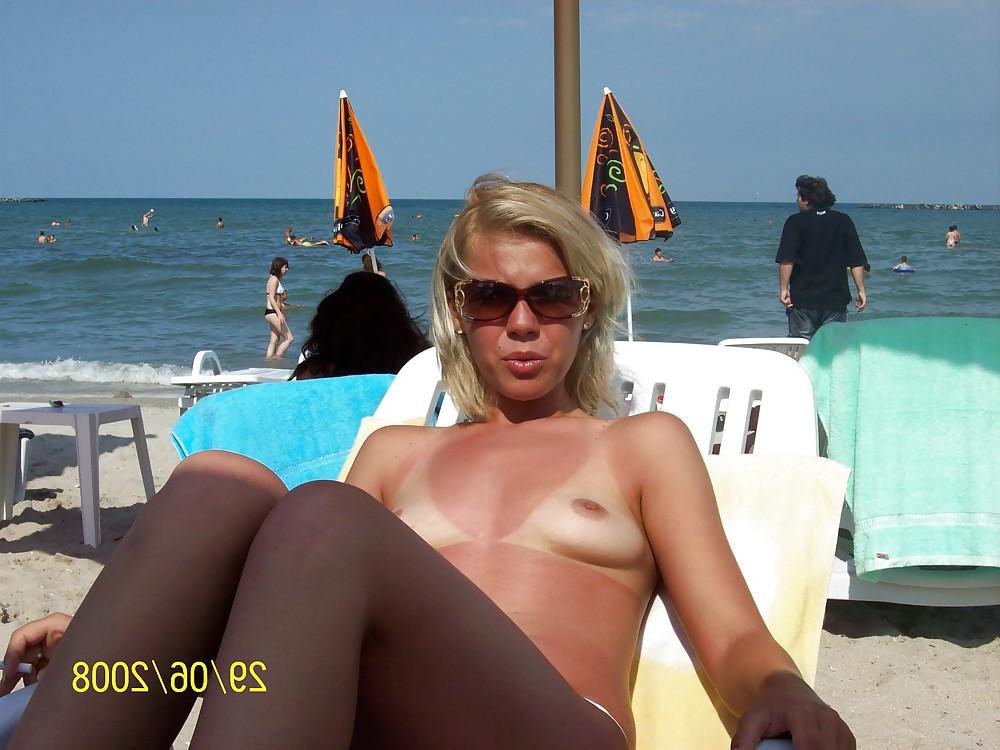 20P Naked beach 145.